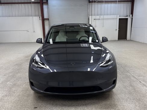 Used 2023 Tesla Model Y Long Range image 25