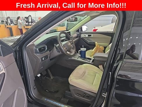 Used 2020 Ford Explorer Platinum w/ Premium Technology Package AWD/4WD image 17
