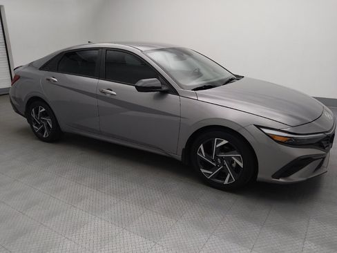 Used 2025 Hyundai Elantra Sport FWD image 11