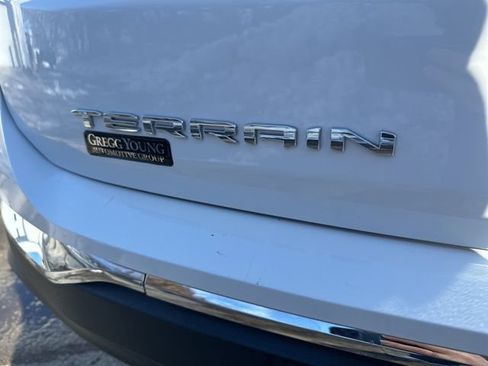 Used 2024 GMC Terrain SLT image 14