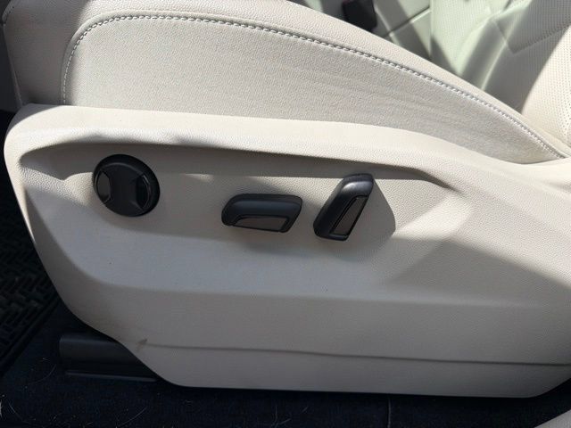 Certified 2025 Volkswagen Atlas SE AWD/4WD image 11