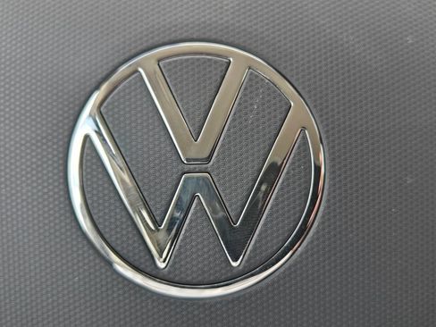 Certified 2023 Volkswagen Tiguan SE FWD image 28