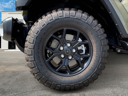 Certified 2025 Jeep Gladiator Sport image 8