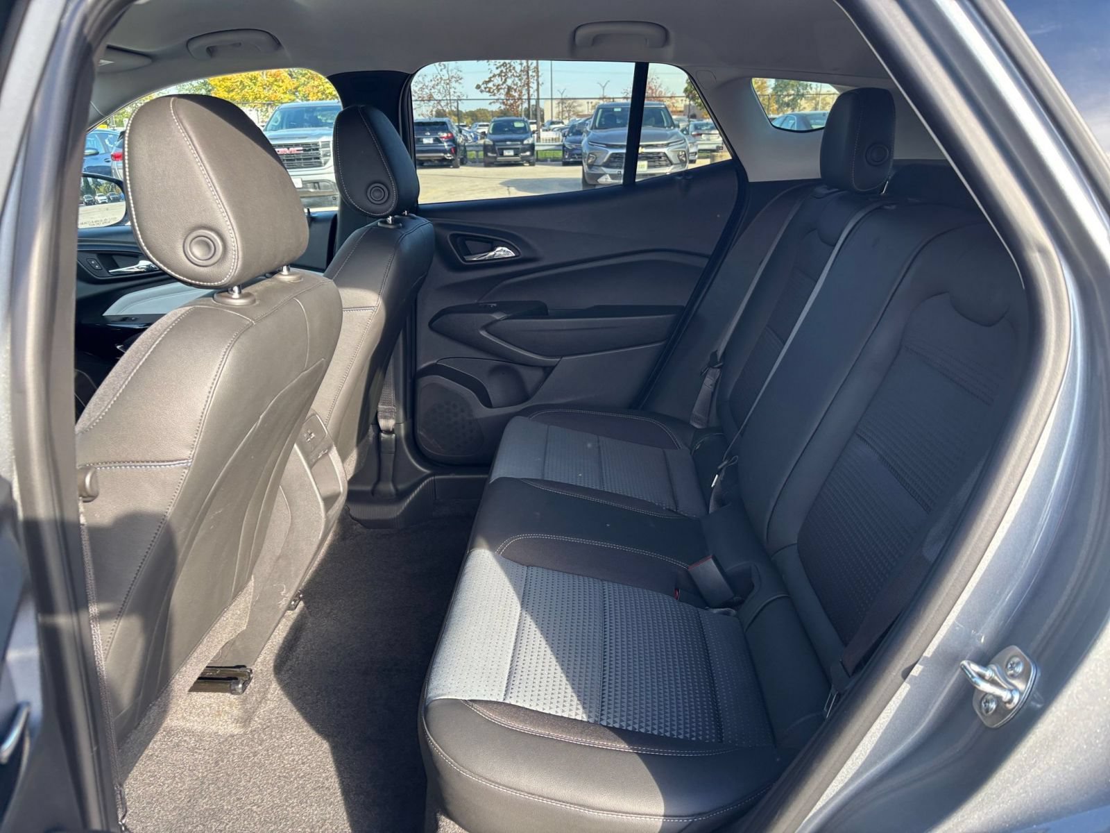 Used 2025 Chevrolet Trax LT FWD image 24