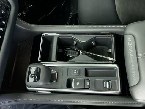 Used 2024 Nissan Pathfinder SV w/ SV Premium Package FWD image 22