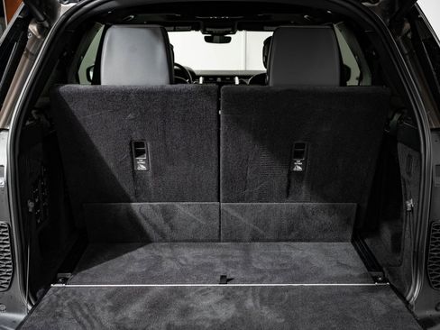 Certified 2024 Land Rover Discovery Metropolitan Edition image 18