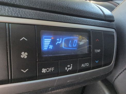 Used 2019 Toyota Highlander XLE AWD/4WD image 41
