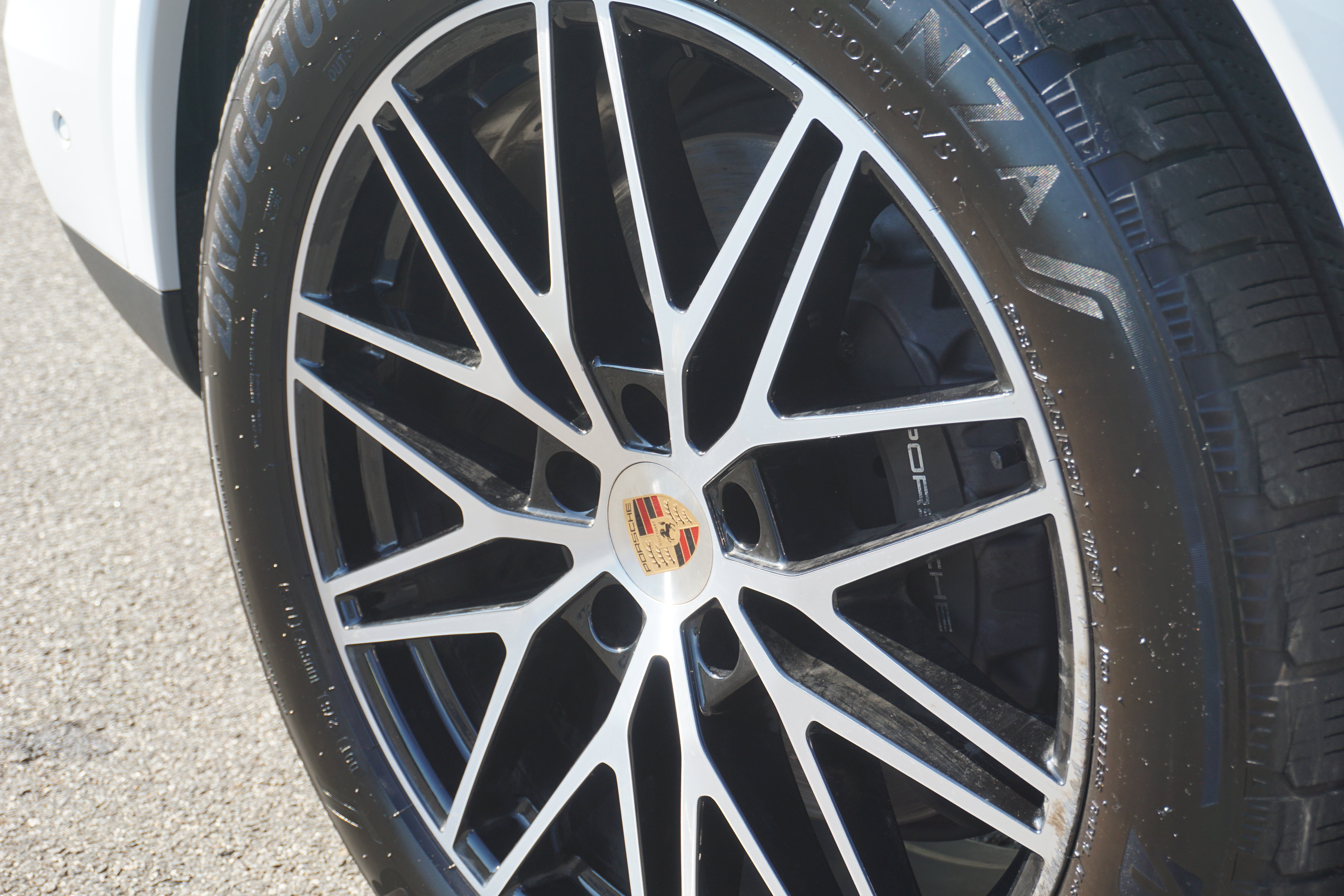 Certified 2025 Porsche Cayenne Coupe AWD/4WD image 13