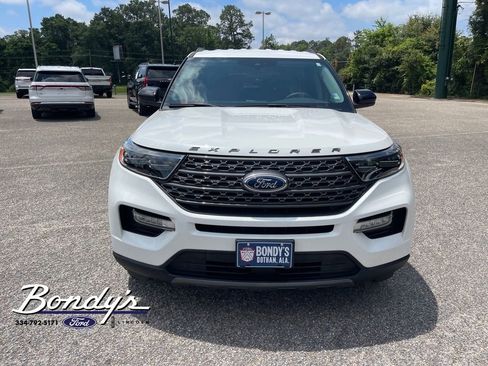Used 2024 Ford Explorer XLT w/ Equipment Group 202A RWD image 2