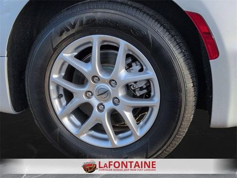 Certified 2024 Chrysler Pacifica Touring-L image 32