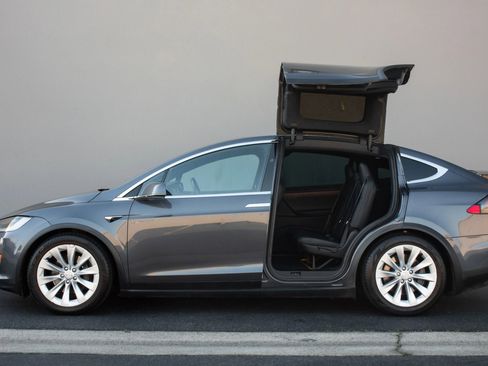 Used 2018 Tesla Model X 100D image 10