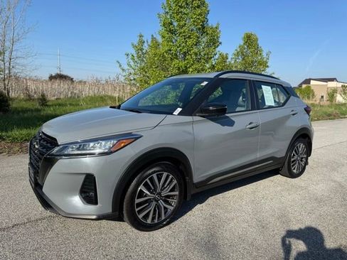 Used 2023 Nissan Kicks SR w/ SR Premium Package FWD image 1