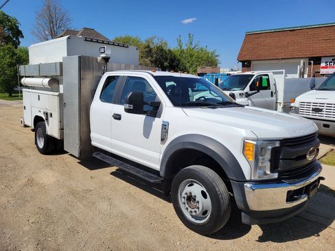 Used 2017 Ford F550 4x4 SuperCab Super Duty image 3