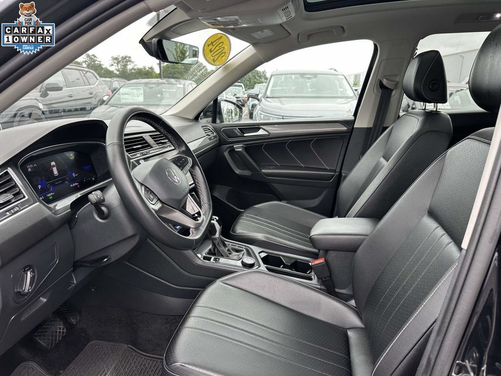 Used 2024 Volkswagen Tiguan SE AWD/4WD image 14