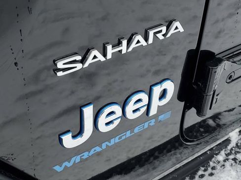 Used 2023 Jeep Wrangler Unlimited Sahara w/ Cold Weather Group image 31