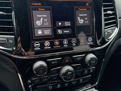 Used 2021 Jeep Grand Cherokee Laredo X AWD/4WD image 14
