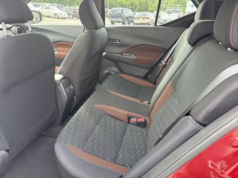 Used 2021 Nissan Kicks SR w/ Exterior Package FWD image 23