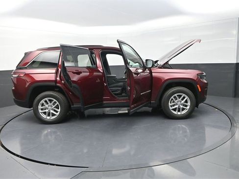 New 2025 Jeep Grand Cherokee Laredo image 32