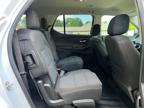 Used 2018 Chevrolet Traverse LT FWD image 19