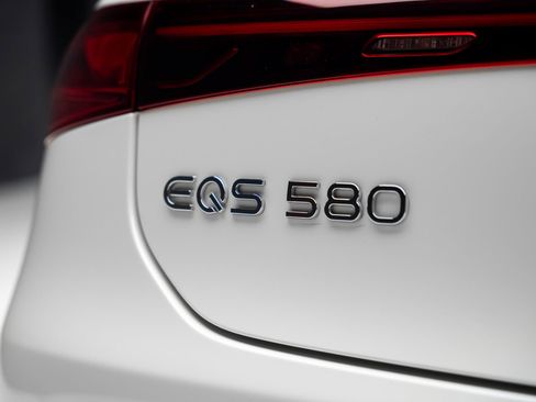 Used 2023 Mercedes-Benz EQS 580 4MATIC Sedan image 32
