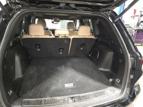 Used 2023 Jeep Grand Cherokee 4WD 4xe image 11