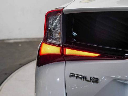 Used 2022 Toyota Prius XLE w/ Advanced Technology Package FWD image 11