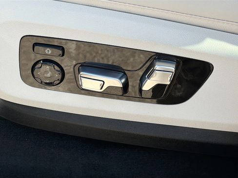 New 2026 BMW X5 xDrive50e w/ Executive Package image 25