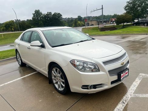 Used 2010 Chevrolet Malibu LTZ FWD image 4