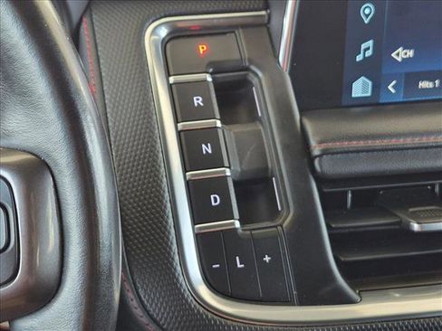 Used 2022 Chevrolet Suburban RST RWD image 12