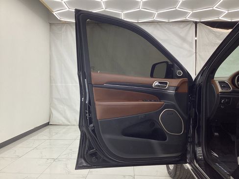 Used 2017 Jeep Grand Cherokee Summit image 18