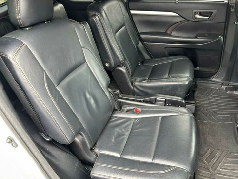 Used 2018 Toyota Highlander XLE image 18