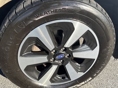 Used 2017 Subaru Forester 2.5i Premium w/ All-Weather Package AWD/4WD image 31