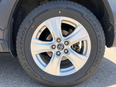 Used 2019 Toyota RAV4 XLE w/ Convenience Package AWD/4WD image 24