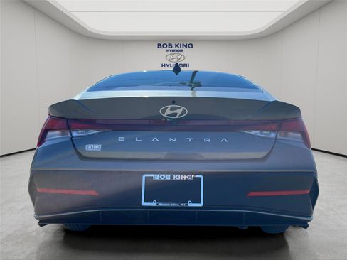 New 2026 Hyundai Elantra SE FWD image 4