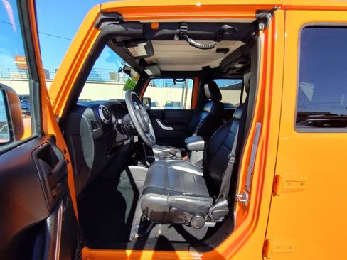 Used 2012 Jeep Wrangler Unlimited Sahara w/ Connectivity Group AWD/4WD image 17