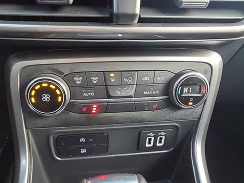 Certified 2022 Ford EcoSport SE image 18