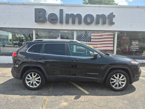 Used 2015 Jeep Cherokee Limited w/ Trailer Tow Group AWD/4WD image 2