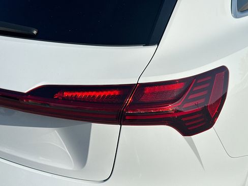 Used 2023 Audi e-tron S Premium Plus image 28