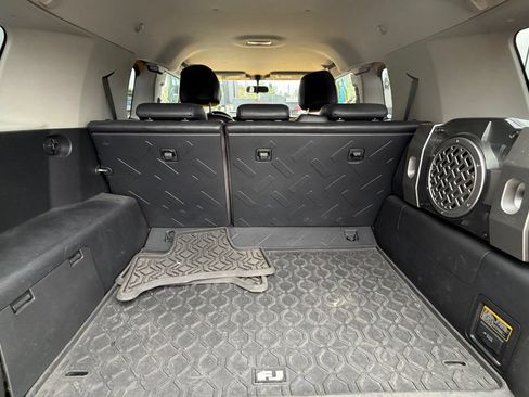 Used 2007 Toyota FJ Cruiser 4WD image 12