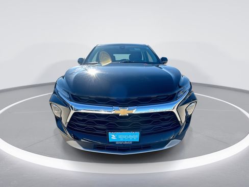 Used 2025 Chevrolet Blazer LT image 3