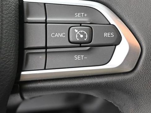 Used 2024 Jeep Compass Latitude AWD/4WD image 16