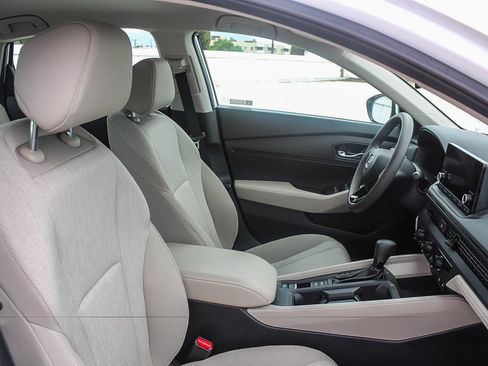 Certified 2023 Honda Accord LX image 17