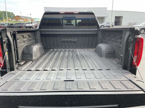 Used 2024 GMC Sierra 1500 AT4 w/ AT4 Premium Package AWD/4WD image 11