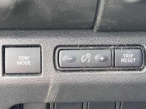 Used 2022 Nissan Frontier PRO-4X w/ Technology Package AWD/4WD image 11