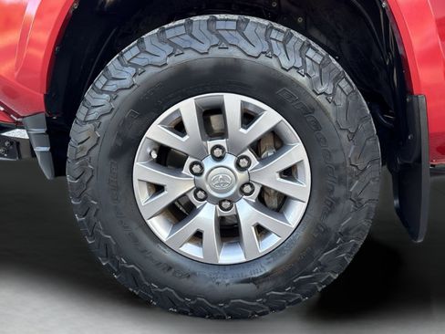 Used 2017 Toyota Tacoma SR5 image 30