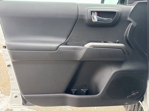 Used 2023 Toyota Tacoma TRD Off-Road image 12