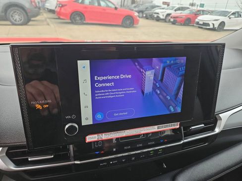 Used 2025 Toyota Sienna LE image 21