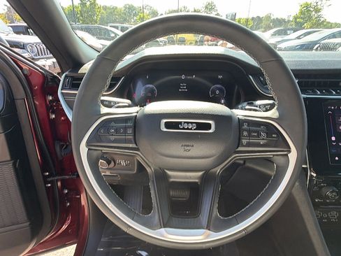 Used 2025 Jeep Grand Cherokee L Laredo w/ Luxury Tech Group I RWD image 29
