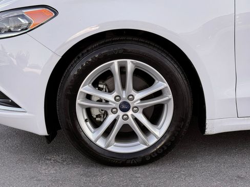 Used 2018 Ford Fusion SE w/ Equipment Group 602A FWD image 2