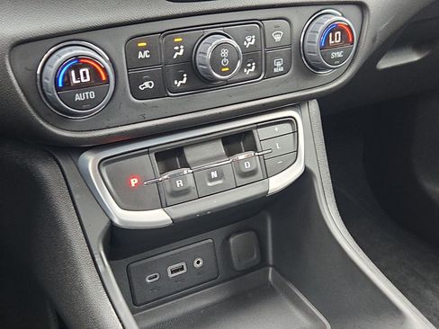 Used 2024 GMC Terrain SLE w/ Driver Convenience Package FWD image 26